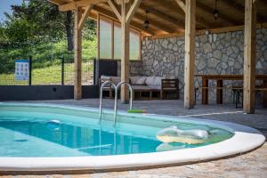 Bazén v ubytování Villa Nesa - beautiful guest house at continental Croatia with Outdoor swimming pool, Sauna and 3 Bedrooms nebo v jeho okolí