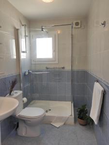 A bathroom at Villa Coral