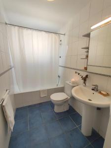 A bathroom at Villa Coral