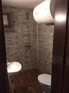 Bilik mandi di Room for guests