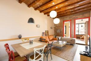 a kitchen and living room with a table and chairs at Moianes Apartment by Olala Homes in Barcelona