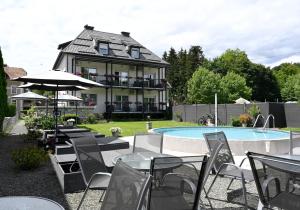 The swimming pool at or close to Enjoyit Rooms