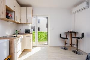 Kuchyňa alebo kuchynka v ubytovaní Apartment ANA Podstrana