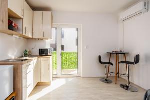 Kuchyňa alebo kuchynka v ubytovaní Apartment ANA Podstrana