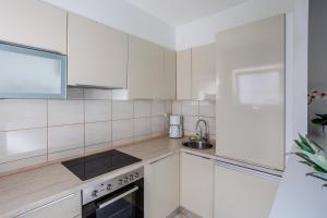 Kuchyňa alebo kuchynka v ubytovaní Apartment ANA Podstrana