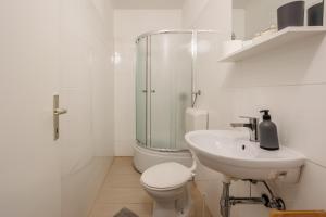 Ett badrum på Apartment ANA Podstrana