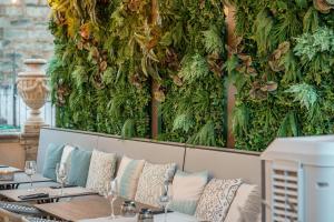 a restaurant with a wall covered in plants at Can Guixe - Turismo de Interior in Inca