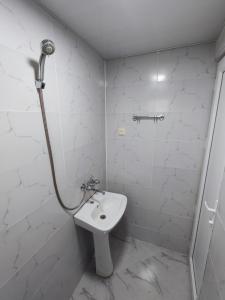 Koupelna v ubytování Kobuleti Guest House + 27 fotografií