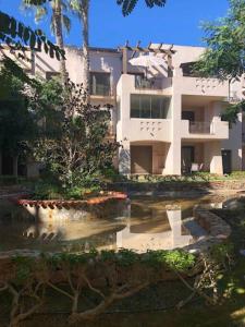 a building with a pond in front of a building at Roda Golf Resort ;Casa Sylva in San Javier