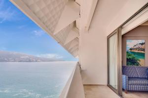a room with a view of the ocean at Fiesta Americana Acapulco Villas in Acapulco