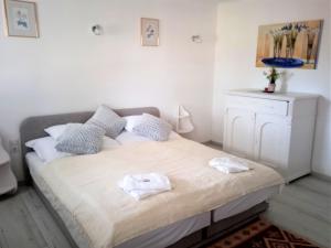 Postel nebo postele na pokoji v ubytování Bogácsa Apartman + 23 fotografií
