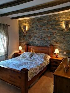 a bedroom with a bed and two night stands and two lamps at Chalet independiente con amplio jardín y barbacoa AT - CC-00678 in Puerto Rey