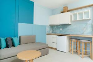 Kuchyň nebo kuchyňský kout v ubytování Miracle Suites by Klisma beach