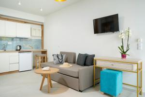 Kuchyň nebo kuchyňský kout v ubytování Miracle Suites by Klisma beach