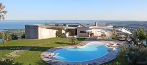 dom z basenem na podwórku w obiekcie Villa Luna Stunning Modern Villa Shared Infinity Pool, Big garden, Fantastic lake view,AC, w mieście Salò