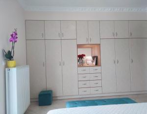 A bed or beds in a room at Blue Lagoon Luxury Apartment G2