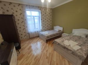 Ένα ή περισσότερα κρεβάτια σε δωμάτιο στο EMIREST Villa +27 φωτογραφίες