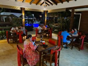 Majoituspaikan Hotel Playa Caribe ravintola tai vastaava paikka