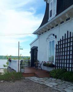 Výhled na řeku, která protéká v blízkosti bed and breakfast