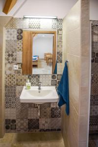 a bathroom with a sink and a mirror at Penzion v rodinném vinařství Kadubcovi in Lipov