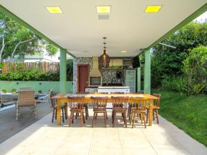 Zahrada ubytování Casa c otima infraestrutura e piscina, Camacari BA