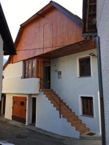 Budova, kde se apartmán nachází + 9 fotografií