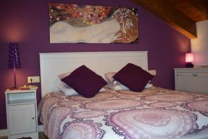 A bed or beds in a room at Apartamento Neril