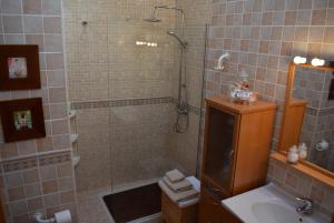 A bathroom at Apartamento Neril