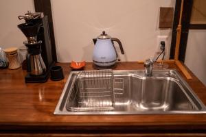 Machiya Guest House Carta的厨房或小厨房