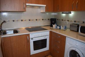 A kitchen or kitchenette at Apartamento Neril