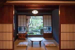 Machiya Guest House Carta的休息区