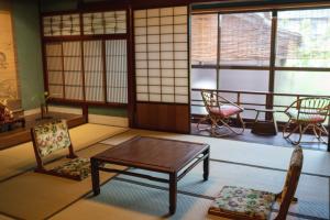 Machiya Guest House Carta的休息区