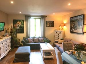 a living room with a couch and a table at La LAZARENCO in Plan-de-la-Tour