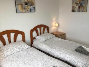 A bed or beds in a room at Lovely 2 Bedroom Holiday Apartment in Central Caleta de Fuste