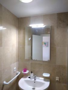 A bathroom at Lovely 2 Bedroom Holiday Apartment in Central Caleta de Fuste