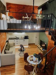 Luxury Duplex Suites - City Center的厨房或小厨房