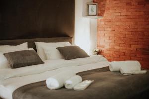 Luxury Duplex Suites - City Center客房内的一张或多张床位