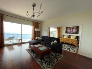 Un lugar para sentarse en Villa Isabela - Car Rental for Free