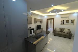 TV a/nebo společenská místnost v ubytování Executive Apartments