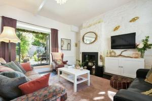 TV a/nebo společenská místnost v ubytování The Bakehouse