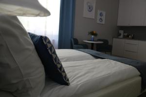 Łóżko lub łóżka w pokoju w obiekcie Apartament Żeromskiego 17 - Insel Apartamenty