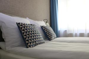 Łóżko lub łóżka w pokoju w obiekcie Apartament Żeromskiego 17 - Insel Apartamenty