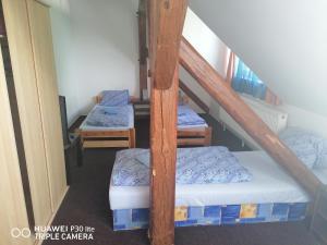 Posteľ alebo postele v izbe v ubytovaní Penzion U Hladů