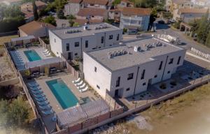 Bazén v ubytovaní PINNA RESIDENCE - Supin alebo v jeho blízkosti