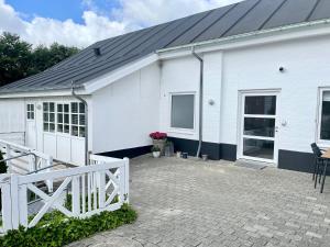 Hoone, kus hommikusöögiga majutusasutus asub