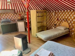 A bed or beds in a room at La Yurta de Gaia