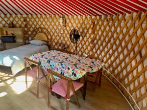 A bed or beds in a room at La Yurta de Gaia