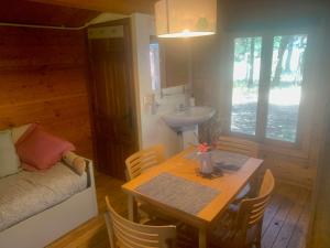 a dining room with a table and a sink in a room at La Cabaña de Gaia in San Lorenzo de El Escorial