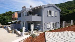 Nespecifikovaný výhled na hory nebo výhled na hory při pohledu z apartmánu