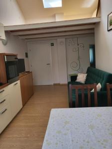 Kuchyň nebo kuchyňský kout v ubytování Apartments Matej & Irena